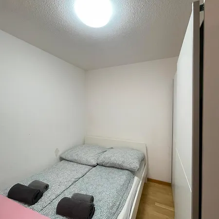Cozy In Neusser Street Apartment *