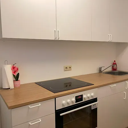 Cozy In Neusser Street *