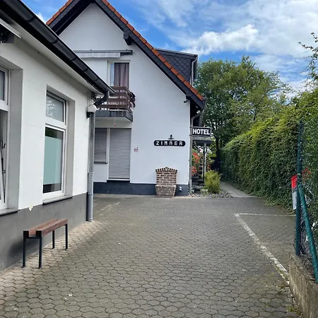 Cozy In Neusser Street * Cologne