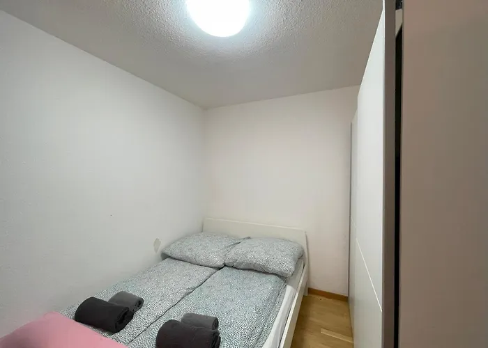 Cozy In Neusser Street Apartament *