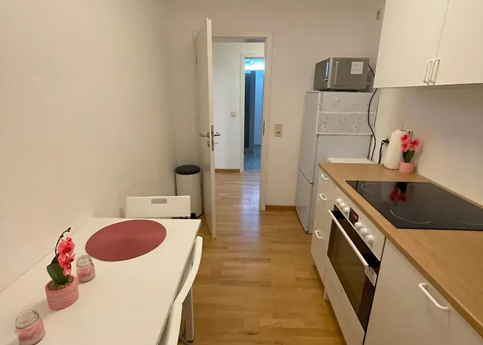 Cozy In Neusser Street * Köln