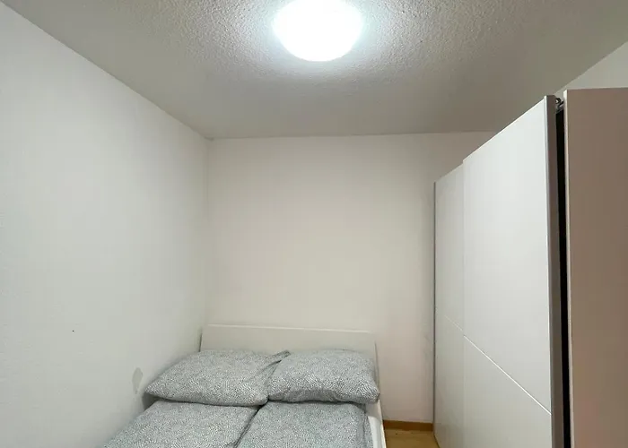Cozy In Neusser Street Appartement Keulen