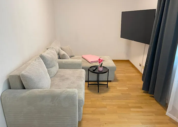 Cozy In Neusser Street Appartement Keulen