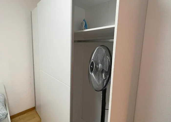 Cozy In Neusser Street Apartament