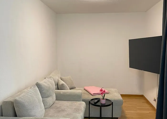 Cozy In Neusser Street Apartament *